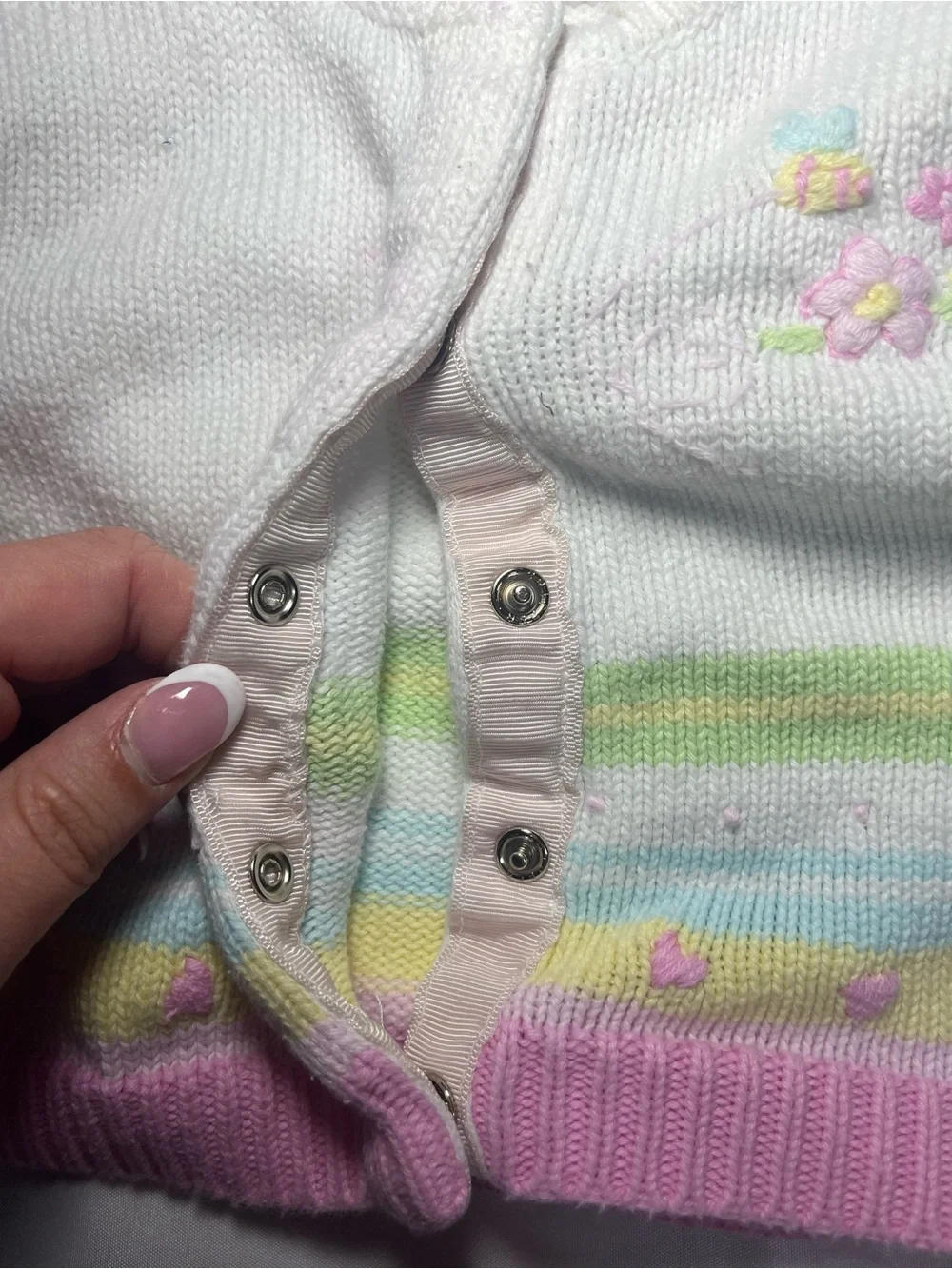Vintage Carter’s Girls Sweater Size 6M White Pink Green Pastel Daisies Knit